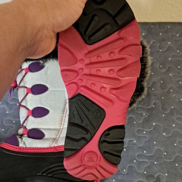 Kamik Stylish Winter Boots with Faux Fur Trim size 5 - Picture 5 of 8